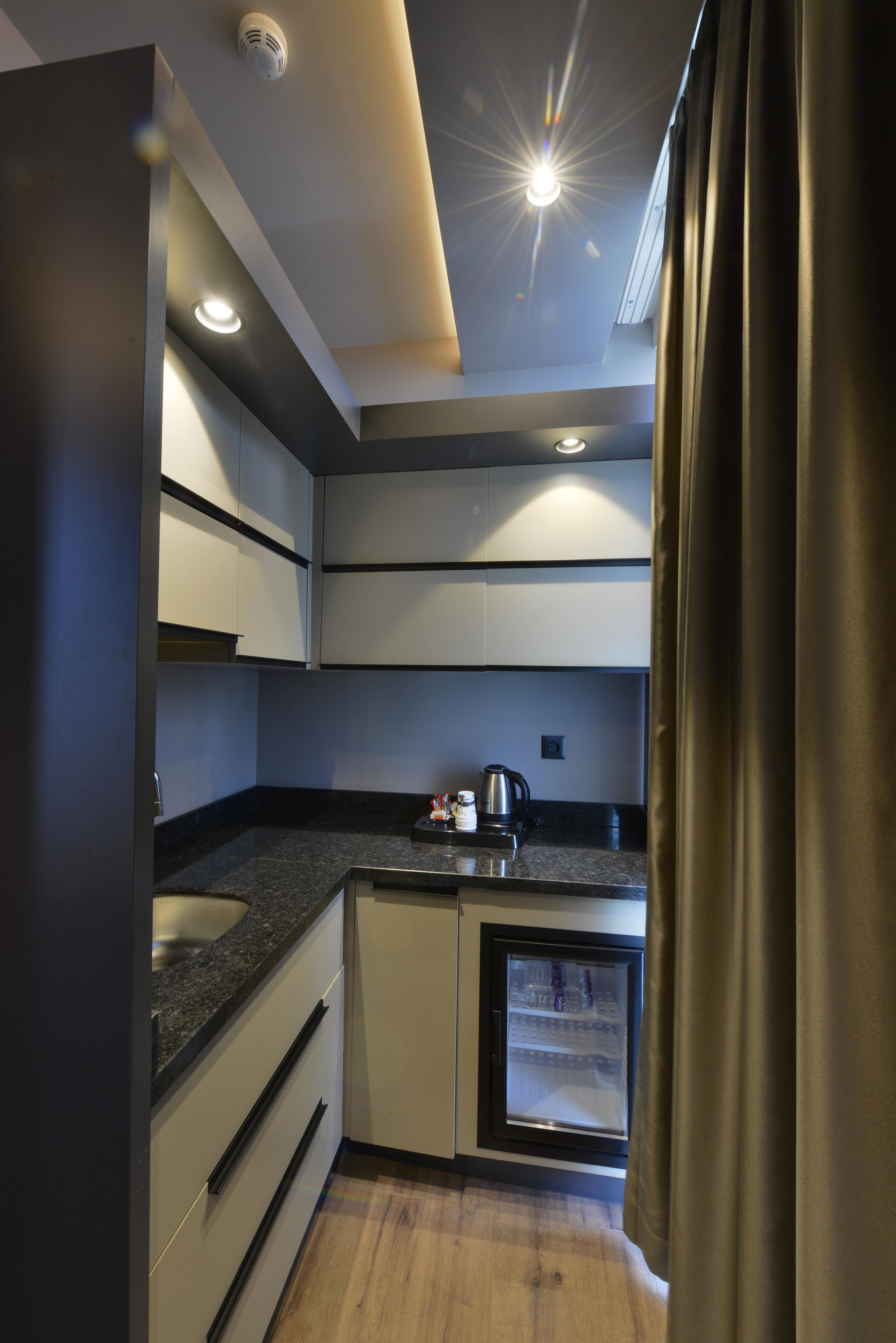 Best Western Premier Hidden Hills Hotel Κωνσταντινούπολη Εξωτερικό φωτογραφία A kitchenette in a hotel room