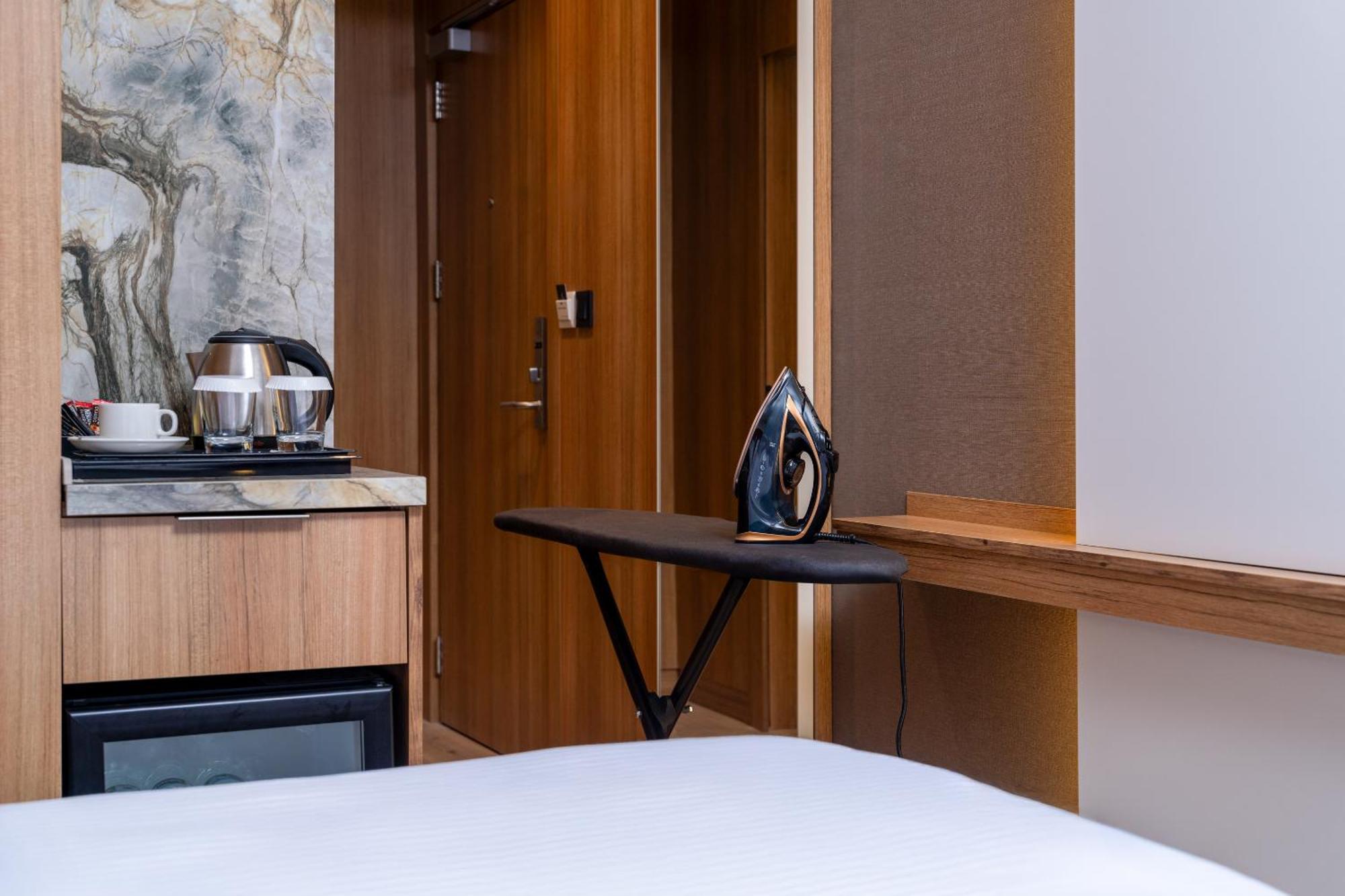 Best Western Premier Hidden Hills Hotel Κωνσταντινούπολη Εξωτερικό φωτογραφία A wall-mounted ironing board